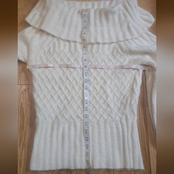 Anthropologie Margo Soft Off the Shoulder‎ Cream Sweater Size Small - Picture 9 of 13
